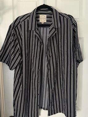Striped Short-Sleeve Button-Up Shirt - Black/White
